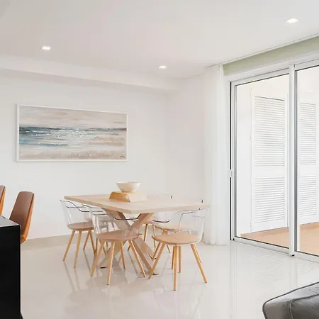 The Hummingbird * Lagos