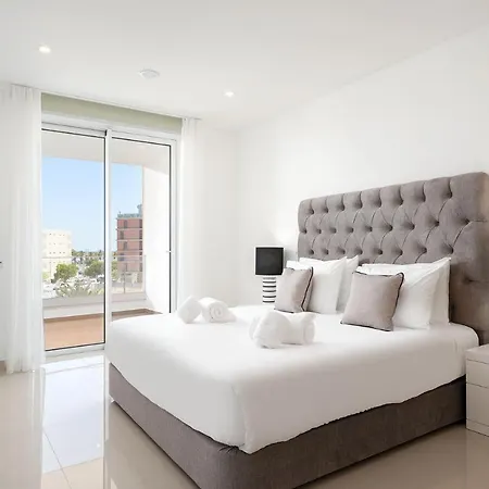 The Hummingbird * Lagos